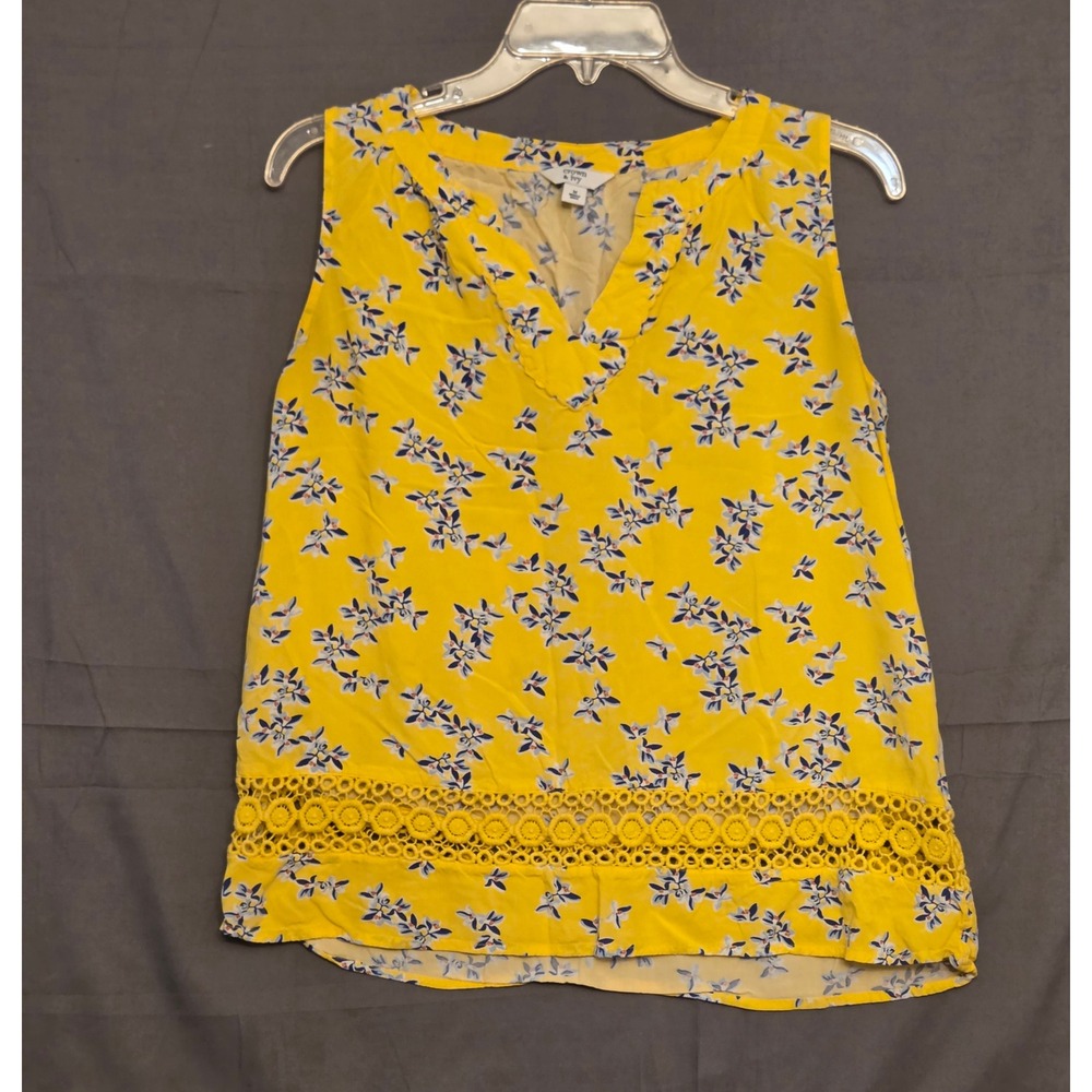 Crown & Ivy V-Neck Floral Print Tank Top Women's Size Medium Yellow Lace Bottom